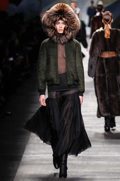 Look 19